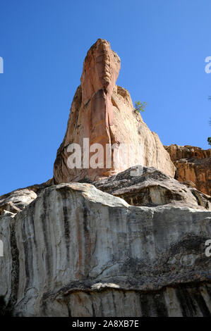 Vista di El Morro, Nuovo Messico, presi da 'il livello di massa' dove vi è la visita di un sito, campeggio e l'inizio del sentiero per il vertice. Foto Stock