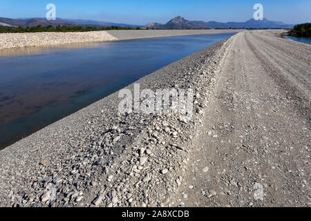 La costruzione del Ashta diga sul fiume Drini, Albania Foto Stock