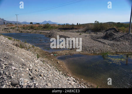 La costruzione del Ashta diga sul fiume Drini, Albania Foto Stock