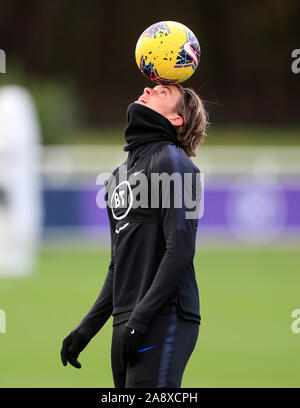 L'Inghilterra del Conor Gallagher durante la sessione di formazione presso il St George's Park, Burton. Foto Stock