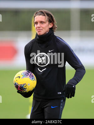 L'Inghilterra del Conor Gallagher durante la sessione di formazione presso il St George's Park, Burton. Foto Stock