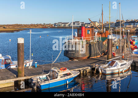 Irvine Harbour, sul Firth of Clyde e il fiume Irvine Ayrshire, in Scozia, Regno Unito Foto Stock