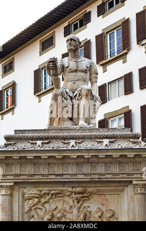 Statua di Giovanni dalle Bande Nere in piazza san lorenzo, Firenze, Toscana, Italia. Foto Stock