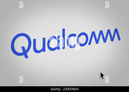 Logo della società pubblica Qualcomm Inc. visualizzata sullo schermo di un computer in close-up. Credito: PIXDUCE Foto Stock