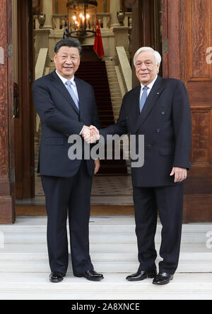 Atene, Grecia. Xi Nov, 2019. Il presidente cinese Xi Jinping tiene colloqui con il presidente Greco Prokopis Pavlopoulos ad Atene, Grecia, nov. 11, 2019. Credito: Yao Dawei/Xinhua/Alamy Live News Foto Stock