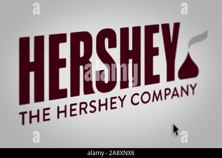 Logo della società pubblica la Hershey Company visualizzata sullo schermo di un computer in close-up. Credito: PIXDUCE Foto Stock