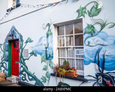 Casa dipinta su Wellington Street, Gerico, Oxford, Oxfordshire, England, Regno Unito, GB. Foto Stock