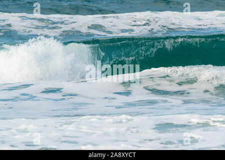 La rottura delle onde oceaniche stock photo Foto Stock