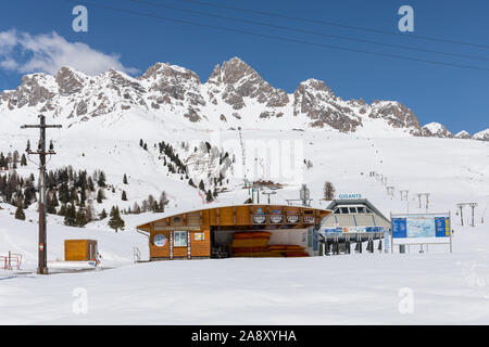 San Pellegrino ski resort nelle Dolomiti, Italia Foto Stock
