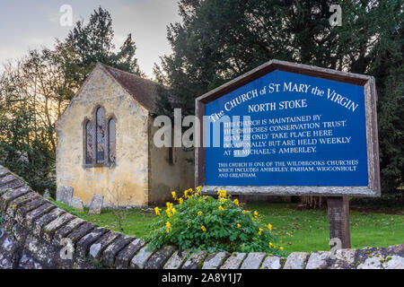 La ridondante chiesa di Santa Maria Vergine nel nord di Stoke, West Sussex, ora nella cura delle Chiese conservazione fiducia, England, Regno Unito Foto Stock