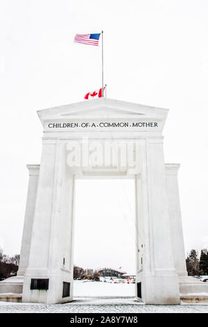 Arco della Pace in USA-Canada valico di frontiera a Blaine/Surrey, noto anche come il Douglas Crossing. Blaine, WA. Stati Uniti d'America Foto Stock