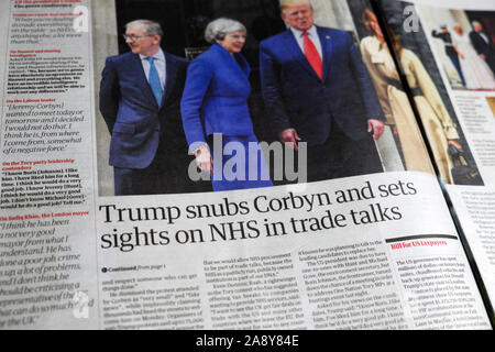 Titolo di giornale articolo del Guardian 'Trump snobba Corbyn e imposta la curiosità su NHS in colloqui sugli scambi' in visita a Londra England Regno Unito Foto Stock