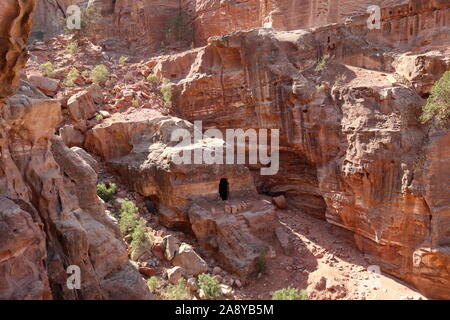 Block Tomba o Tempio, High Place of Sacrifice Trail, Petra, Wadi Musa, Governatorato di Ma'an, Giordania, Medio Oriente Foto Stock