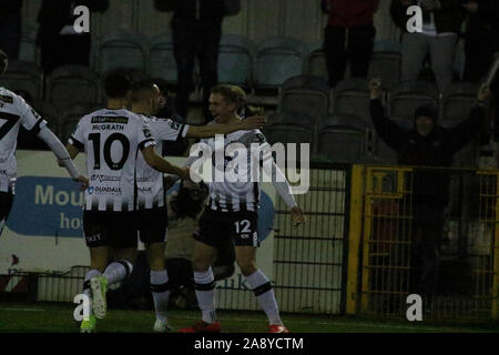 Oriel Park, Dundalk County Louth, Irlanda. 11 novembre 2019. UNITE l'Unione Champions Cup (seconda gamba)- Dundalk v Linfield (blu). Azione da questa sera la seconda gamba a Dundalk. Dundalk 1 Linfield 0 sottoporta Georgie Kelly (12). Credito: David Hunter/Alamy Live News. Foto Stock