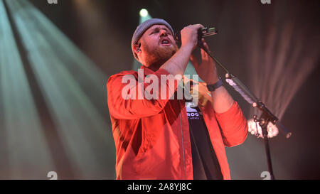 Lad locale Tom Walker vende fuori di Glasgow O2 Academy, Glasgow, Regno Unito, 11 novembre 2019 Foto Stock