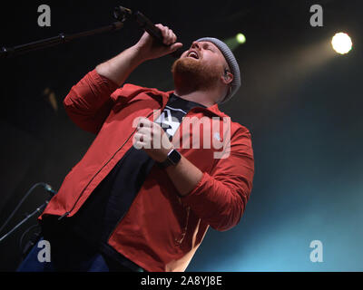 Lad locale Tom Walker vende fuori di Glasgow O2 Academy, Glasgow, Regno Unito, 11 novembre 2019 Foto Stock