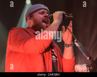 Lad locale Tom Walker vende fuori di Glasgow O2 Academy, Glasgow, Regno Unito, 11 novembre 2019 Foto Stock