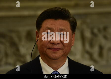 Atene, Grecia. Xi Nov, 2019. Presidente della Repubblica popolare cinese Xi Jinping, durante la conferenza stampa. (Foto di Dimitrios Karvountzis/Pacific Stampa) Credito: Pacific Press Agency/Alamy Live News Foto Stock