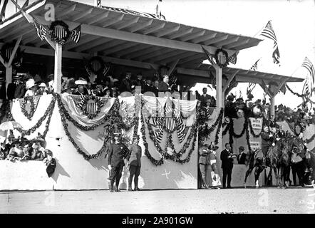 Il presidente William Howard Taft parlando all'inaugurazione del Columbus Memorial ca. 1912 Foto Stock