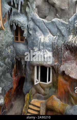 Un interessante e singolare facciata a Crazy House a Dalat / Da Lat, Vietnam Foto Stock