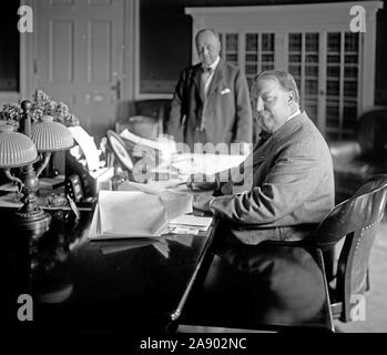 Il presidente William Howard Taft firma Recirpocity Bill ca. 1909-1913 Foto Stock