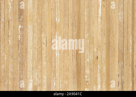 Texture di legno sullo sfondo di un vecchio graffiato assi di legno in giallo chiaro di colore beige con alcune crepe. Foto Stock