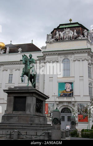 Statua di Giuseppe II nel cortile della Biblioteca della Corte Imperiale, Vienna, Austria. Foto Stock