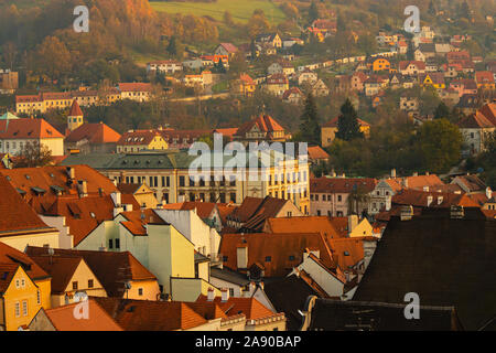 Vista sui tetti ctile del centro di Cesky Krumlov Foto Stock