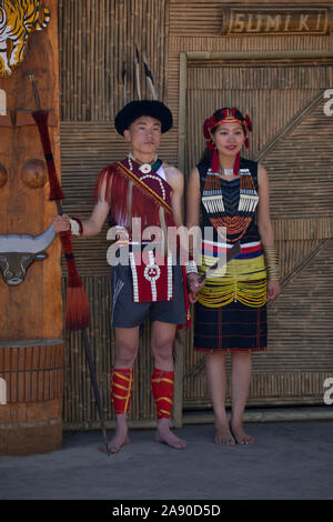 KISAMA, Nagaland, INDIA, dicembre 2018, Sumi Ki l uomo e la donna a Hornbill Festival Foto Stock