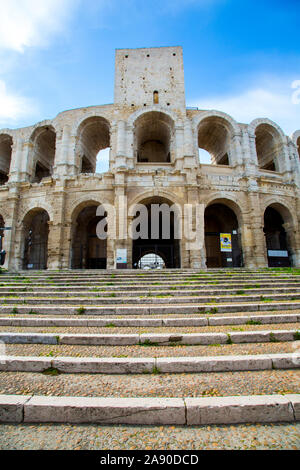 L' Anfiteatro romano a Arles Francia Foto Stock