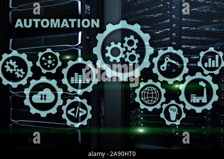 Automazione di aumento di produttività concetto. Processo di tecnologia in una sala server sfondo. Foto Stock