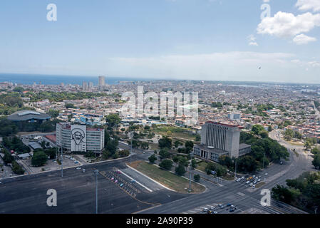 Vista del Ministero degli interni e del Ministero delle Comunicazioni. Alle pareti, sono i due leader della Rivoluzione cubana, che Guevara e Cami Foto Stock