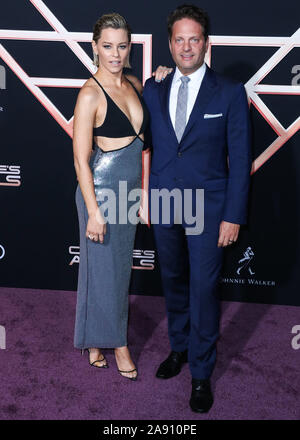 Westwood, Stati Uniti. Xi Nov, 2019. WESTWOOD, Los Angeles, California, Stati Uniti d'America - 11 novembre: Elizabeth Banche e marito Max Handelman arrivare presso il Los Angeles Premiere di Columbia Pictures' 'Charlie's Angels" tenutasi presso il Westwood Regency teatro di Novembre 11, 2019 a Westwood, Los Angeles, California, Stati Uniti. (Foto di Xavier COLLIN/Image Press Agency) Credito: Image Press Agency/Alamy Live News Foto Stock