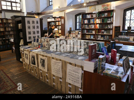 Cracovia. Cracovia. La Polonia. "Austeria' casa editrice, bookshop e redattori. Kazimierz, ex quartiere ebraico. Foto Stock