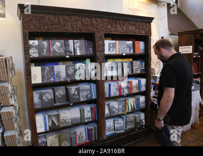 Cracovia. Cracovia. La Polonia. "Austeria' casa editrice, bookshop e redattori. Kazimierz, ex quartiere ebraico. Foto Stock