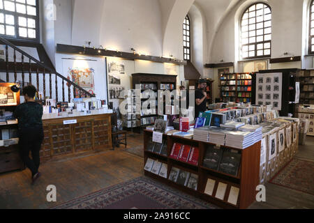 Cracovia. Cracovia. La Polonia. "Austeria' casa editrice, bookshop e redattori. Kazimierz, ex quartiere ebraico. Foto Stock