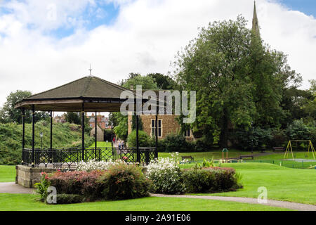 Queen Elizabeth II GIUBILEO di Diamante Bandstand 2012 in Cutts vicino parco. Oakham, Rutland, Inghilterra, Regno Unito, Gran Bretagna Foto Stock