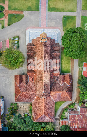 Veduta aerea di ' Nha tho go ' o chiesa di legno Kon Tum, Vietnam Foto Stock