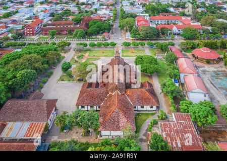 Veduta aerea di ' Nha tho go ' o chiesa di legno Kon Tum, Vietnam Foto Stock