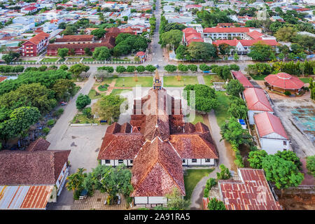 Veduta aerea di ' Nha tho go ' o chiesa di legno Kon Tum, Vietnam Foto Stock