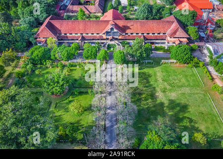 Veduta aerea di ' Nha tho go ' o chiesa di legno Kon Tum, Vietnam Foto Stock