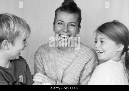 Madre e figlio e figlia Foto Stock