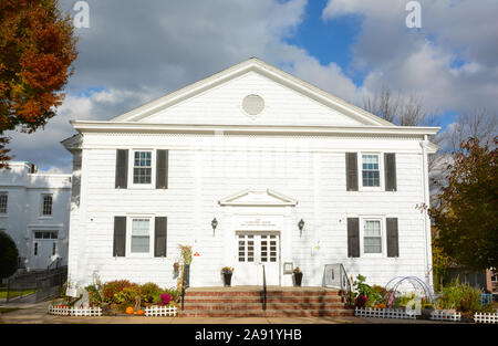 WESTFIELD, NEW JERSEY - 02 NOV 2019: McCorison Centro per l'educazione cristiana presso la prima chiesa congregazionale. Foto Stock