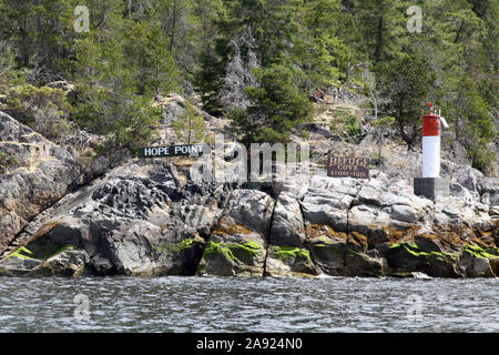 Rifugio Cove a Hope Point sul fiume Campbell, Vancouver Island, British Columbia, Canada, 2016, un bar e ristorante accessibile solo in barca Foto Stock