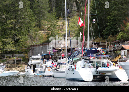 Rifugio Cove a Hope Point sul fiume Campbell, Vancouver Island, British Columbia, Canada, 2016, bar e ristorante accessibili solo in barca Foto Stock