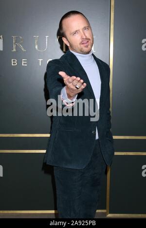 Beverly Hills, CA. Xi Nov, 2019. Aaron Paolo presso gli arrivi per la verità si dice a Premiere su Apple TV, Samuel Goldwyn Theatre al AMPAS, Beverly Hills, CA Novembre 11, 2019. Credito: Priscilla concedere/Everett raccolta/Alamy Live News Foto Stock