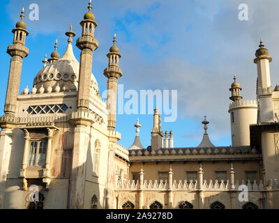 Esterno del Royal Pavilion; Brighton, East Sussex, Inghilterra Foto Stock