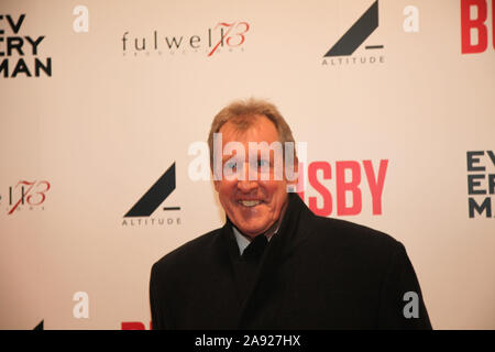 Manchester. Regno Unito 11 novembre, 2019. Ex Manchester United i giocatori e gli ospiti che appaiono alla premier del film "Busby" tenutosi presso il teatro Everyman in Manchester. Nella foto: Alan Gowling ©Ged Noonan/Alamy Foto Stock