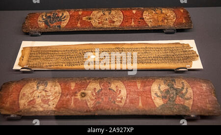 Italia Piemonte Torino - Palazzo Mazzonis - Mao Museo d'Arte Orientale ) - Museo di Arte Orientale - Acala e le Pancaraksha - legno verniciato prenota - Coperchi - Nepal XII-XIII sec. Foto Stock