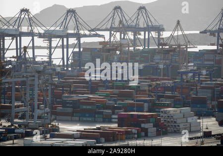 (191112) -- PECHINO, nov. 12, 2019 (Xinhua) -- Foto scattata il 9 novembre 7, 2019 mostra il porto del Pireo in Grecia. (Xinhua/Fei Maohua) Foto Stock